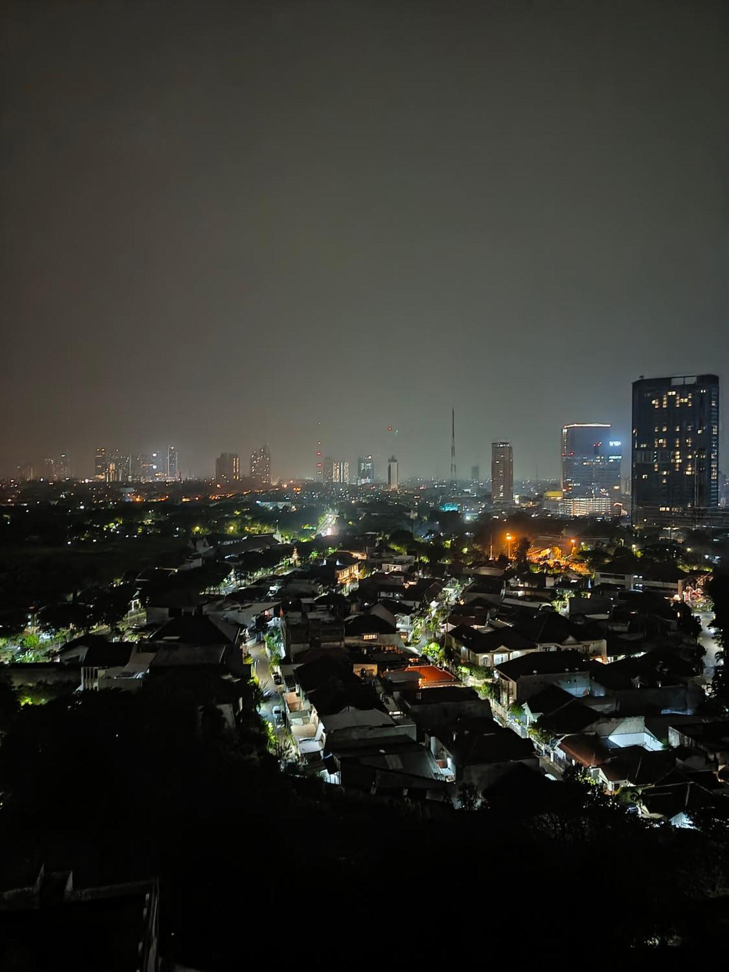 B Blue Hotel Malang Exterior foto